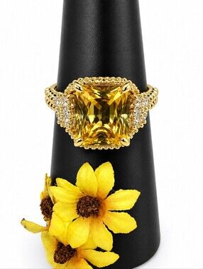 Bomb Party Statement Ring Size 10 Light Amber Color Stone Gold Tone